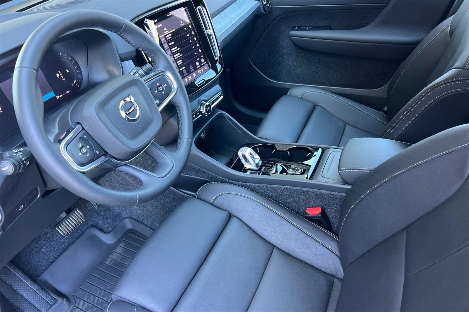 New 2026 Volvo XC40 B5 Ultra w/ Climate Package image 11