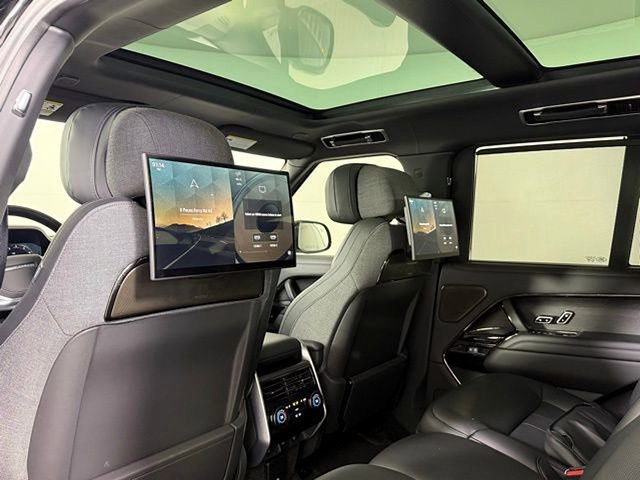 Certified 2025 Land Rover Range Rover SV AWD/4WD image 23