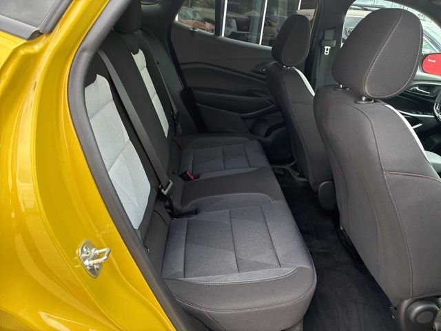 Used 2025 Chevrolet Trax RS w/ Sunroof Package image 9