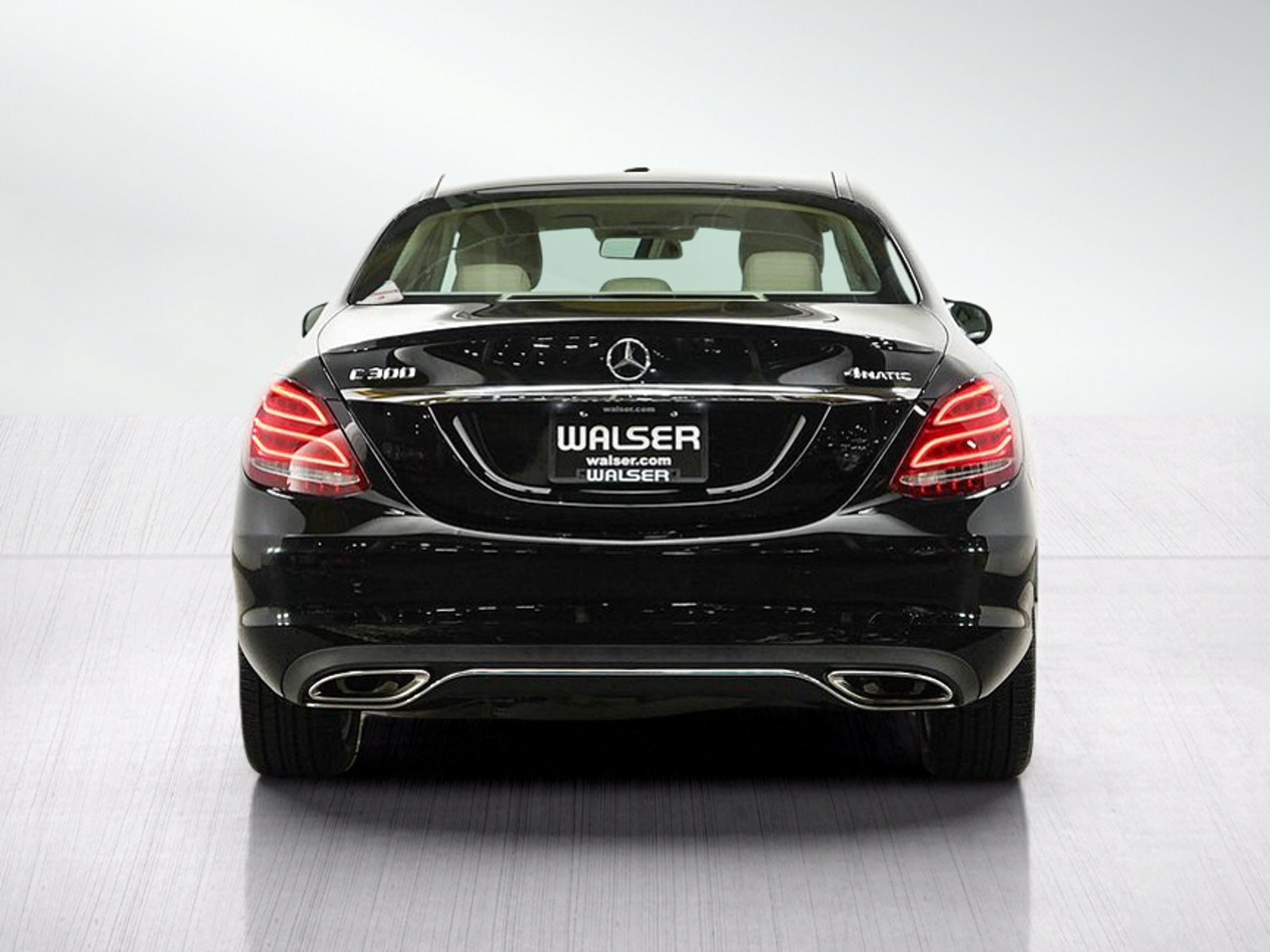 Used 2015 Mercedes-Benz C 300 4MATIC Sedan image 4