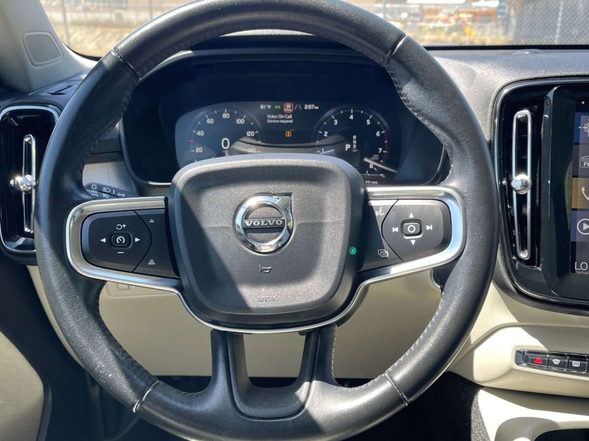 Used 2019 Volvo XC40 T4 Momentum FWD image 28