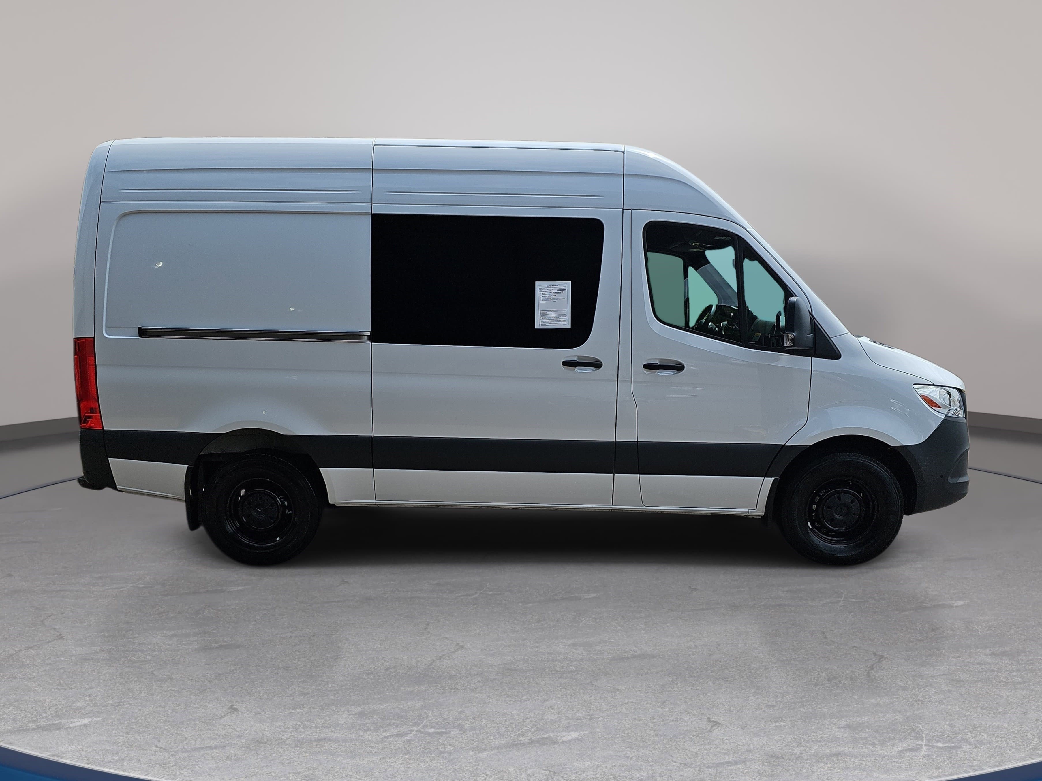 Used 2025 Mercedes-Benz Sprinter 2500 image 4