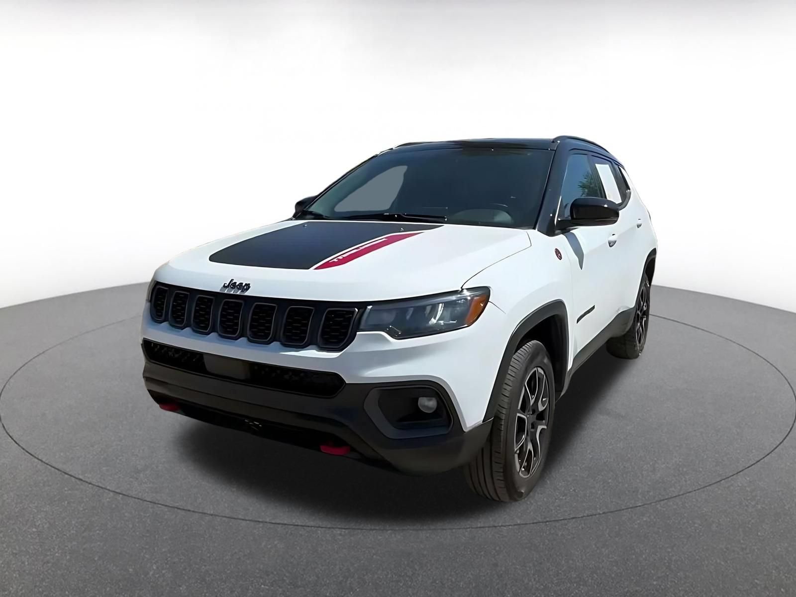 Used 2025 Jeep Compass Trailhawk AWD/4WD image 6