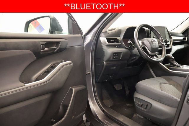Used 2024 Toyota Highlander LE image 10