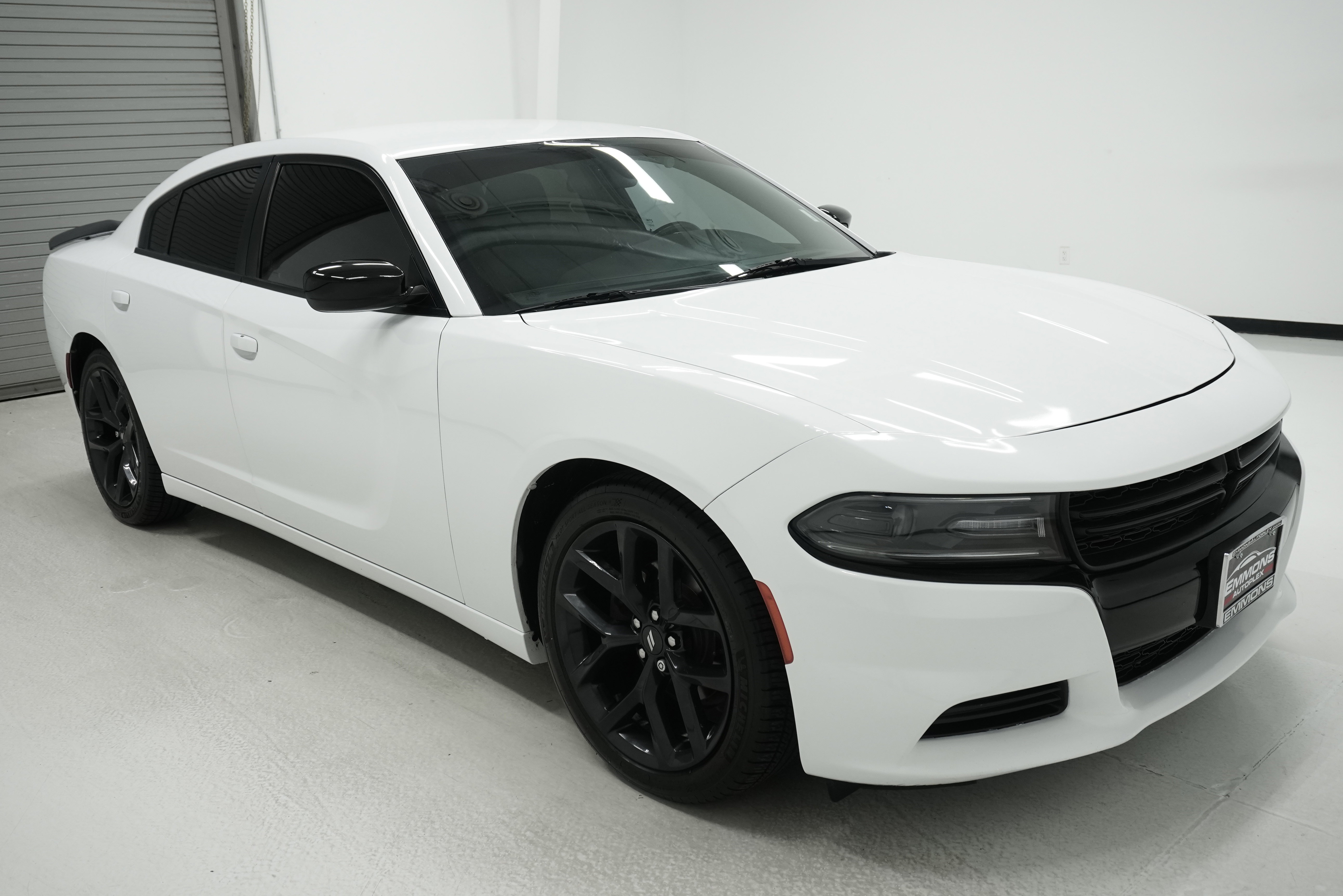 Used 2020 Dodge Charger SXT w/ Blacktop Package RWD image 3