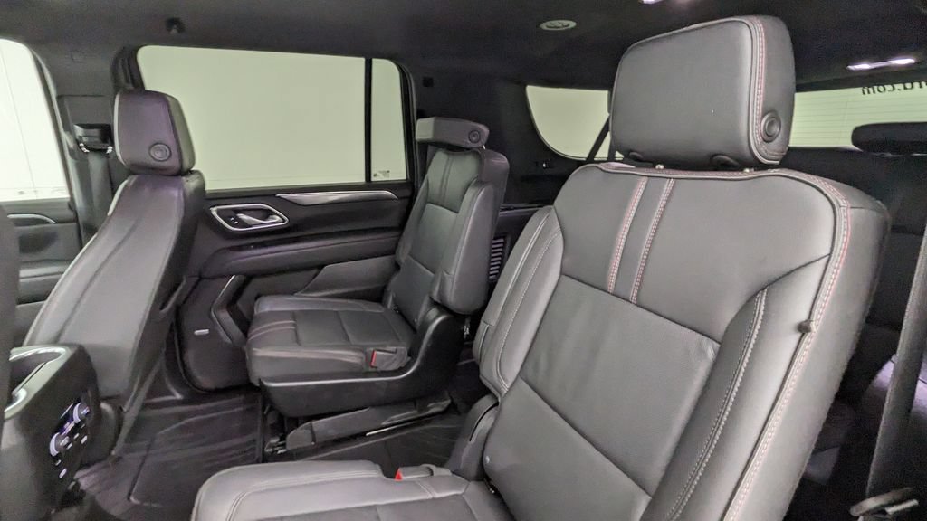 Used 2024 Chevrolet Suburban RST w/ Luxury Package AWD/4WD image 35