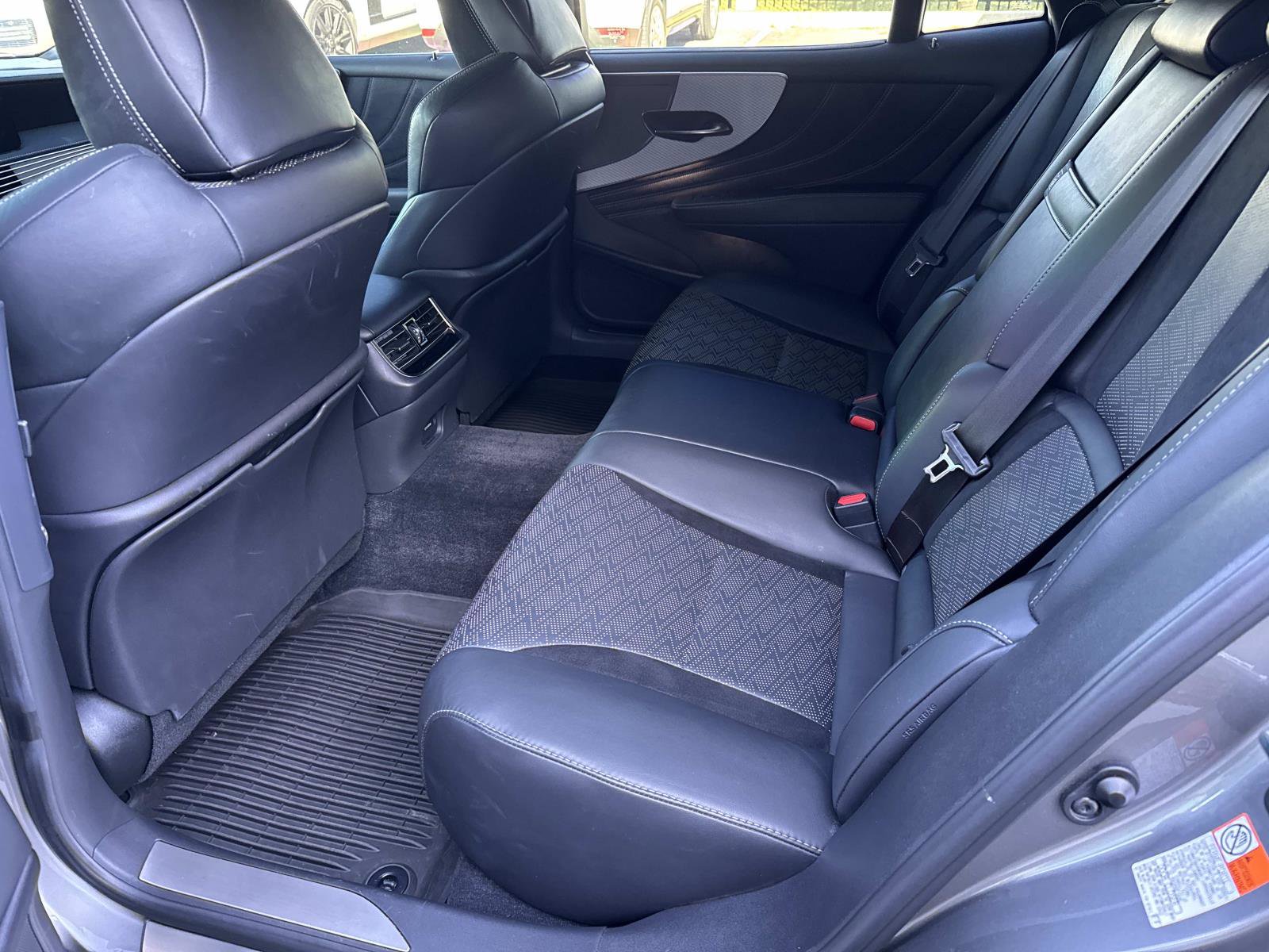 Used 2022 Lexus LS 500 F Sport w/ Accessory Package (Z2) image 13