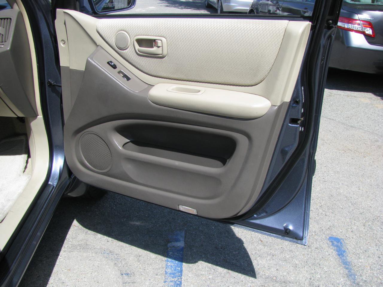 Used 2004 Toyota Highlander 4dr 4-Cyl (Natl) image 13