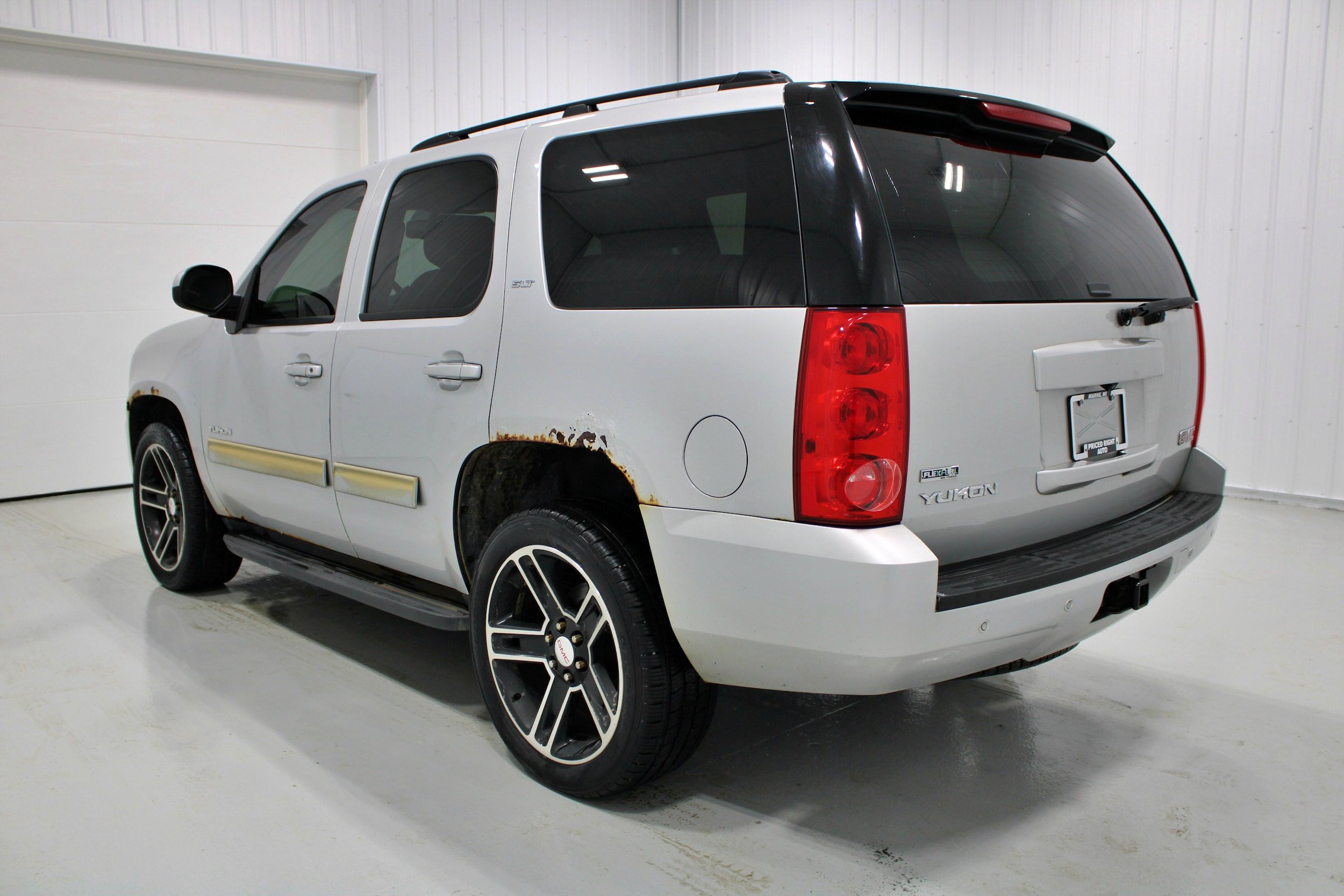 Used 2010 GMC Yukon SLT w/ SLT-2 Equipment Package AWD/4WD image 25