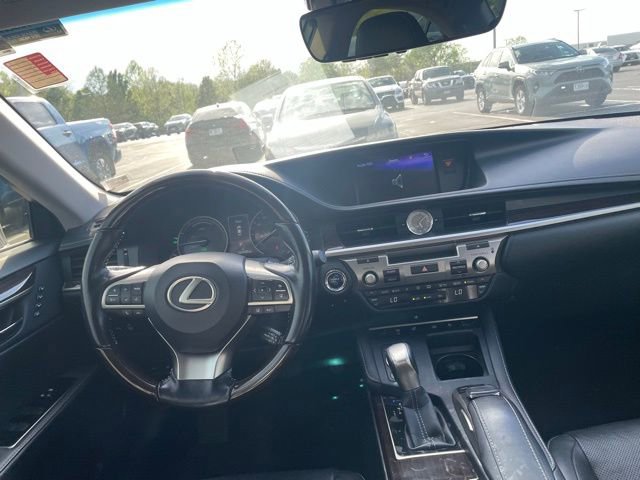 Used 2017 Lexus ES 300h w/ Luxury Package image 8