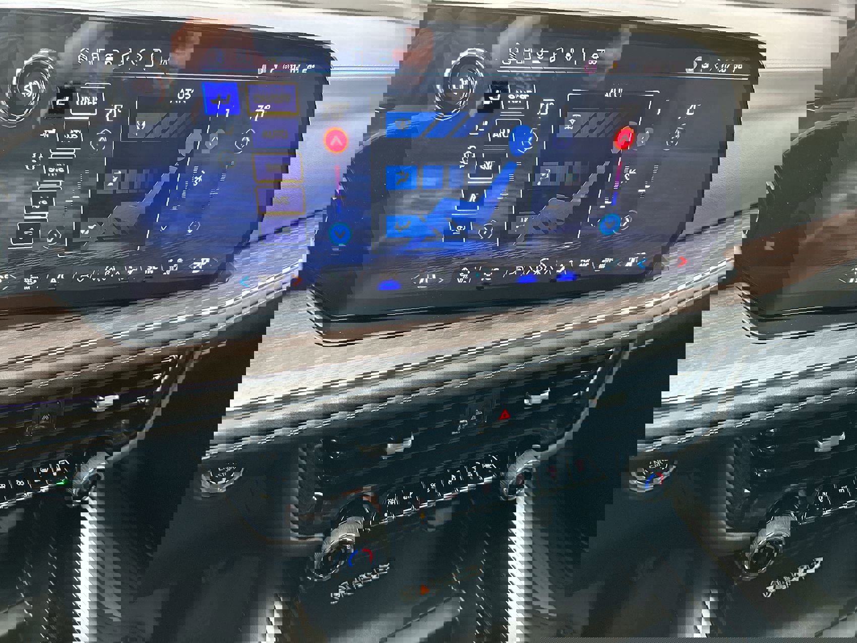 Certified 2025 Chevrolet Tahoe LT image 18