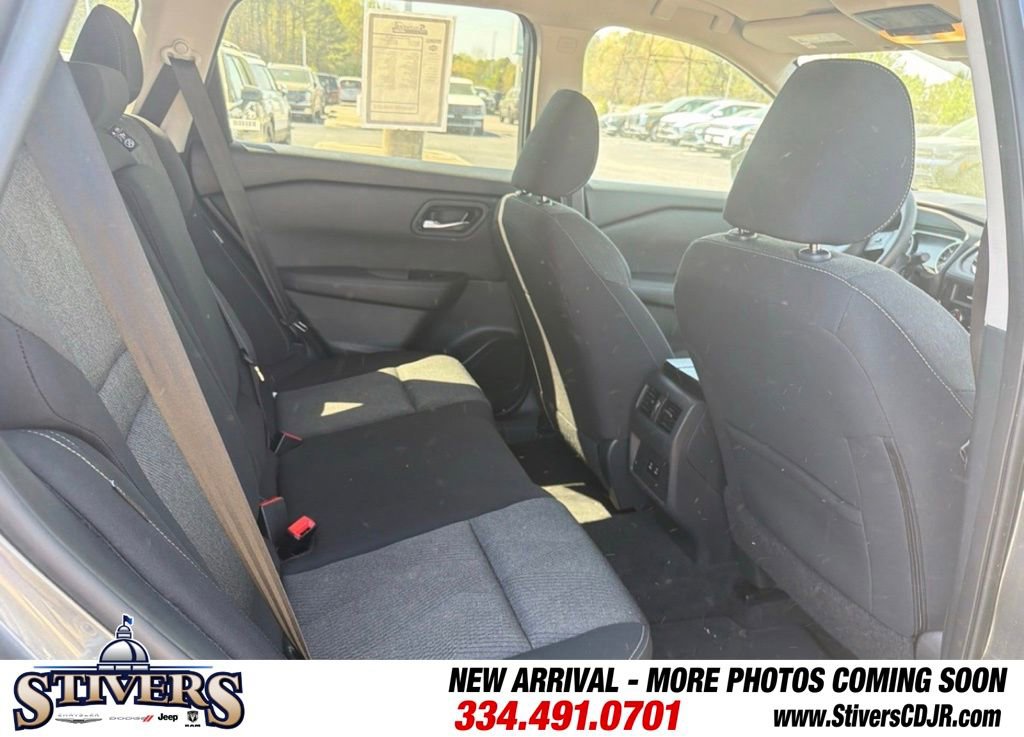 Used 2024 Nissan Rogue SV image 15