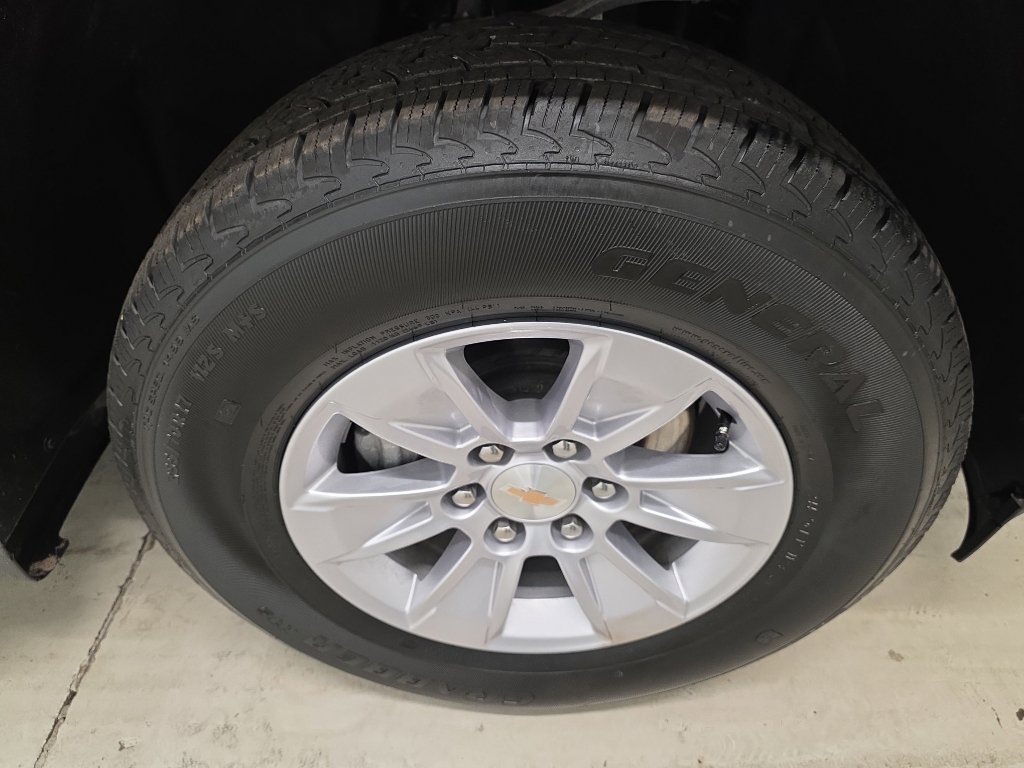 Used 2025 Chevrolet Silverado 1500 W/T RWD image 4