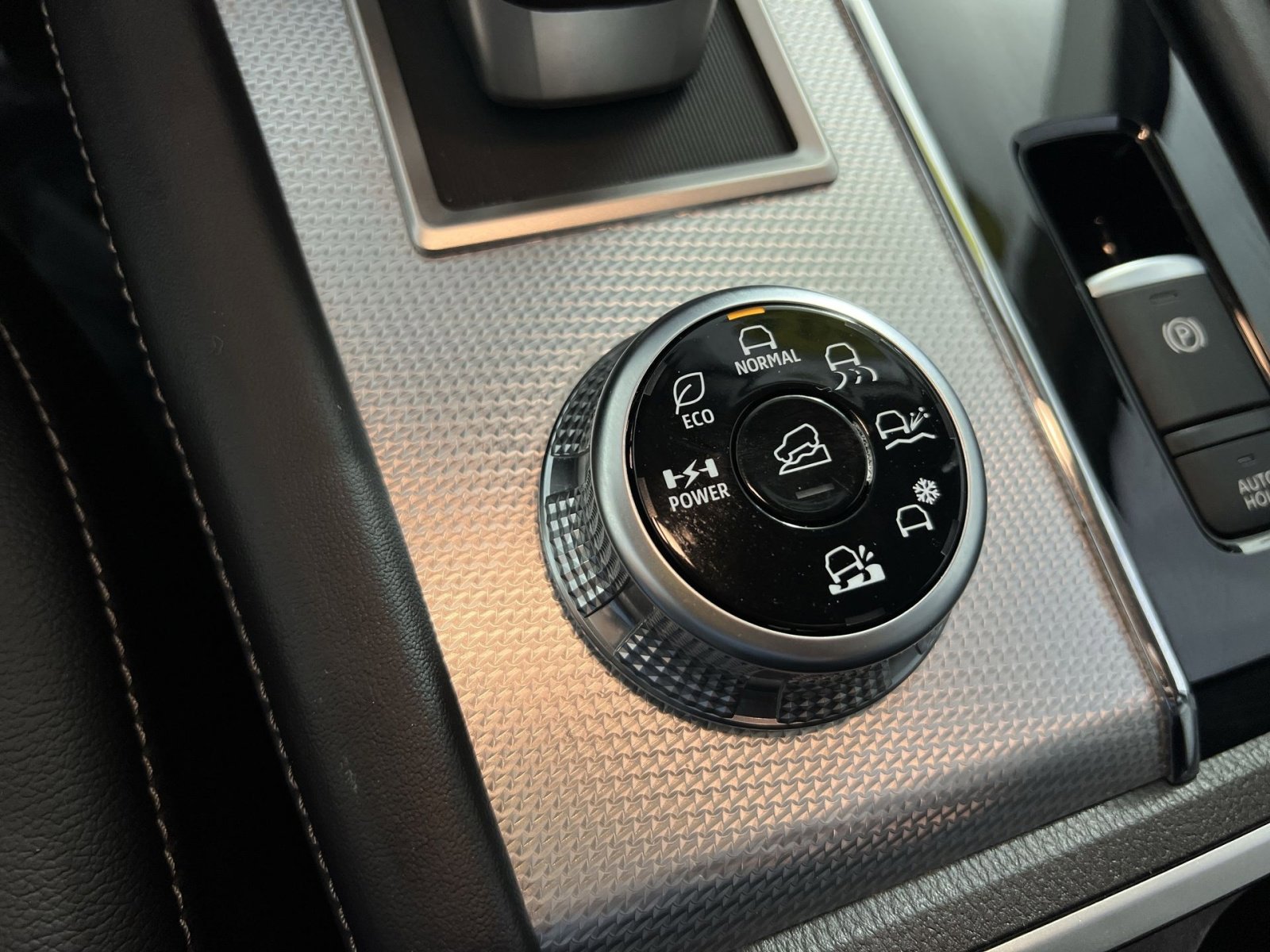 Used 2024 Mitsubishi Outlander SEL image 34