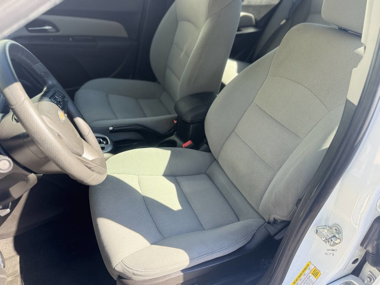 Used 2016 Chevrolet Cruze LT image 9