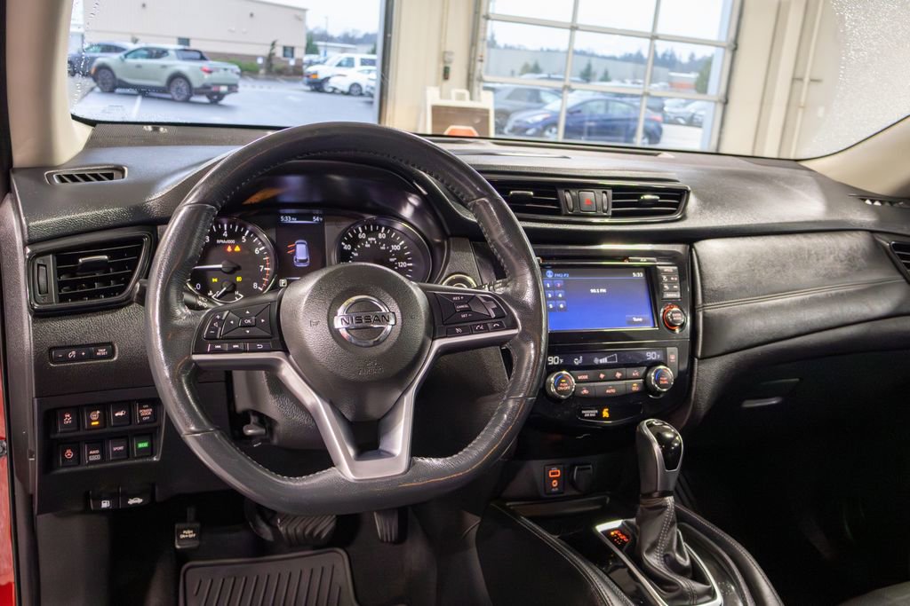 Used 2017 Nissan Rogue SL image 16