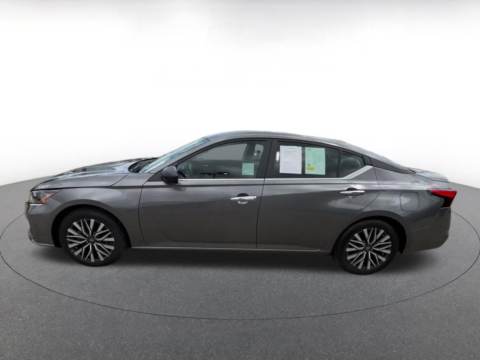 Used 2025 Nissan Altima 2.5 SV FWD image 9