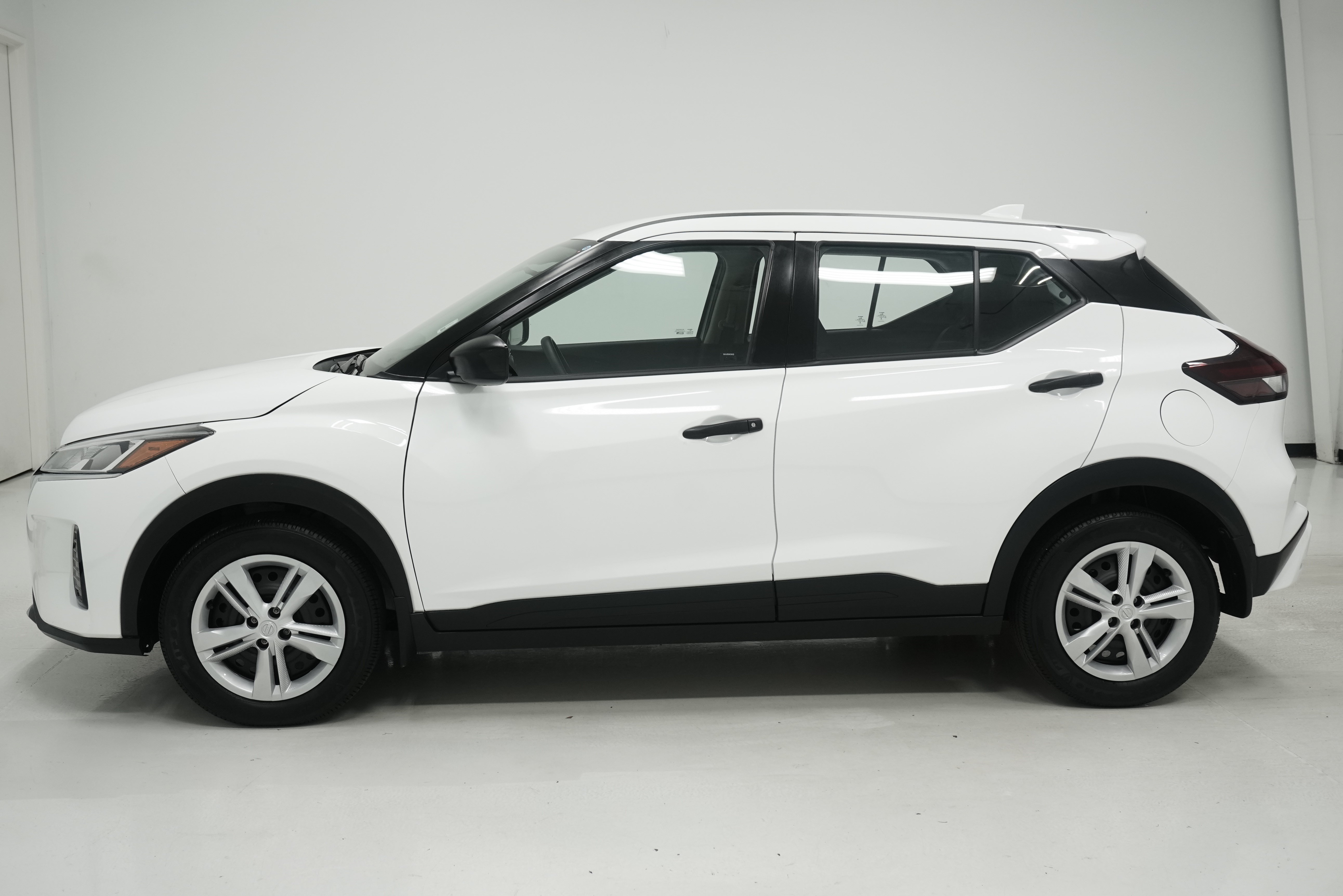Used 2024 Nissan Kicks S FWD image 7