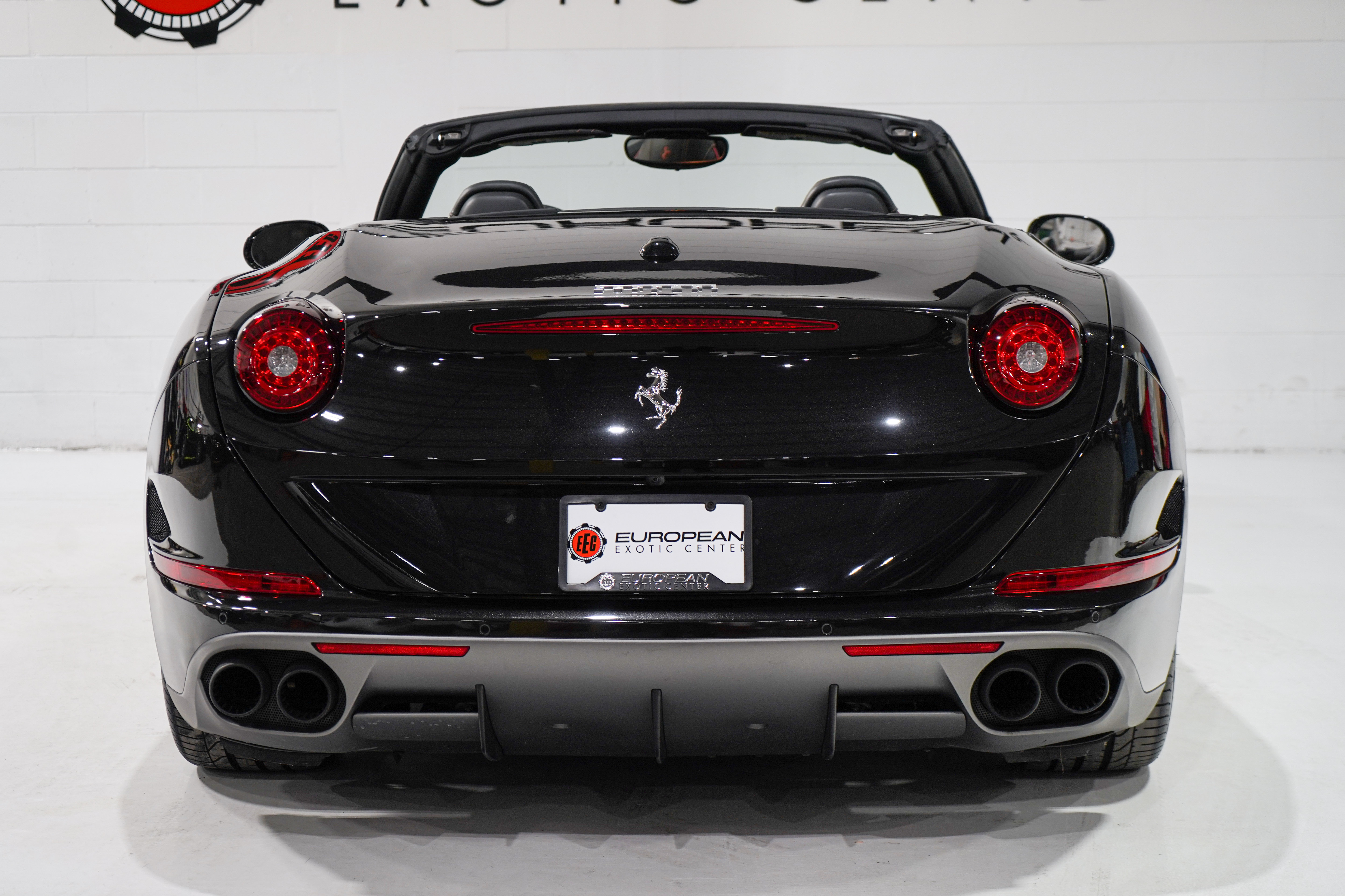 Used 2016 Ferrari California T RWD image 3