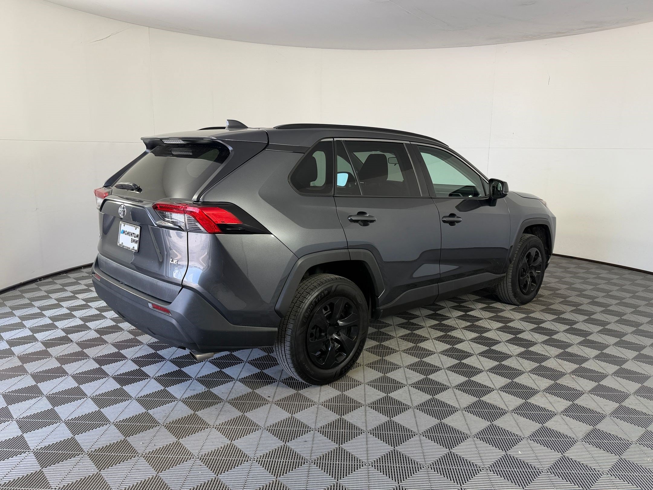 Used 2021 Toyota RAV4 LE FWD image 9