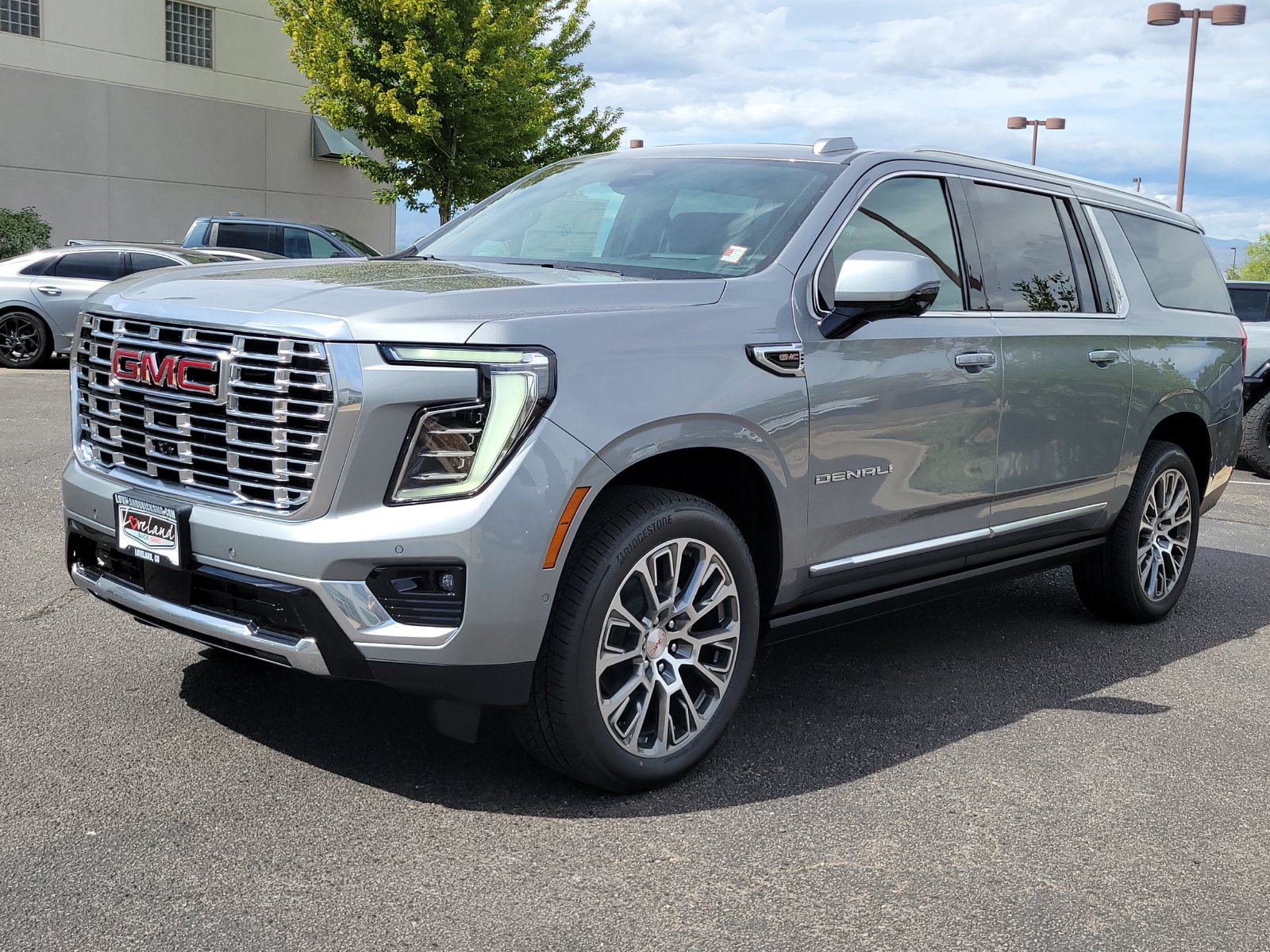 New 2026 GMC Yukon XL Denali w/ Denali Reserve Package AWD/4WD image 4