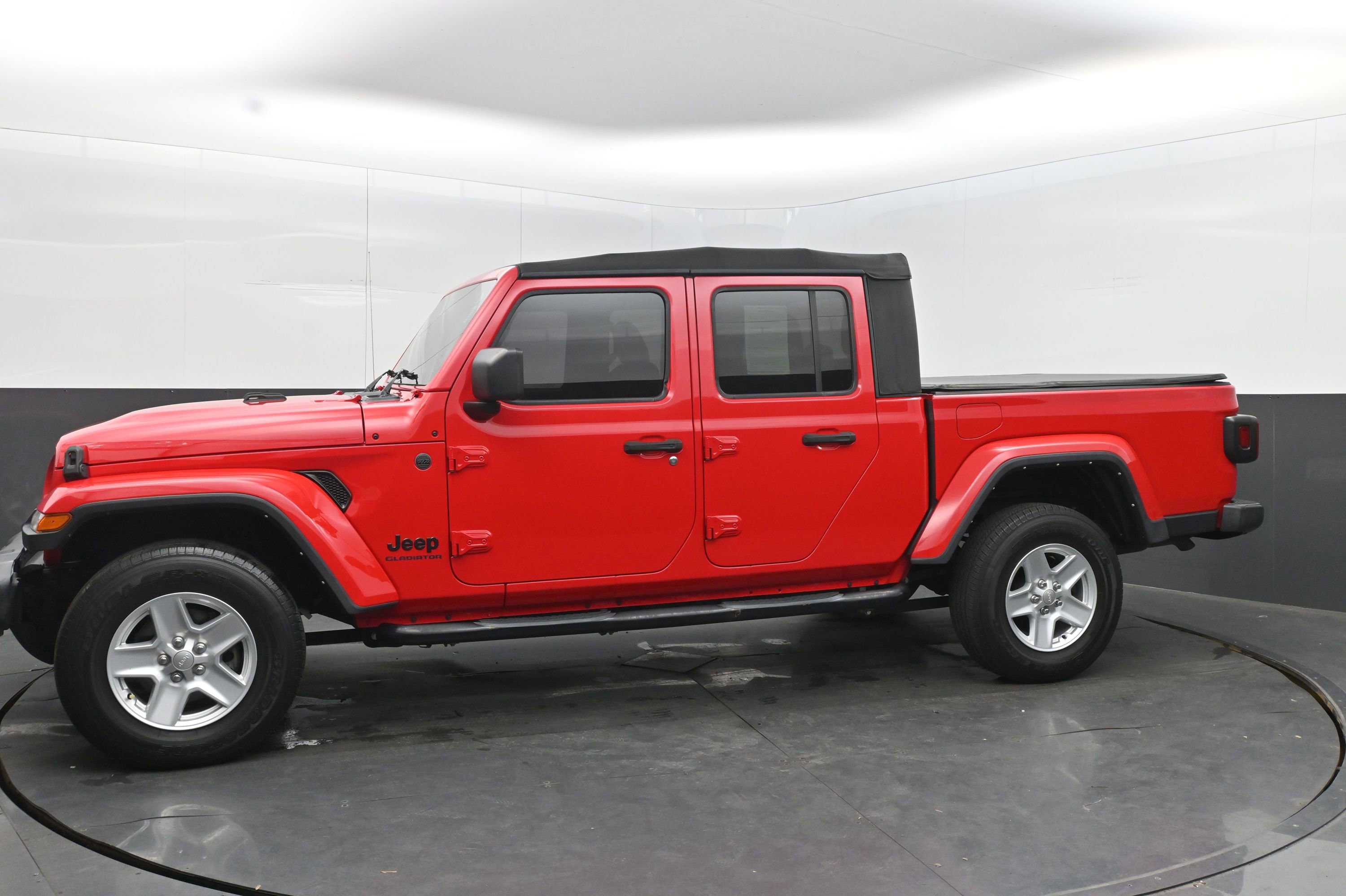 Used 2022 Jeep Gladiator Sport image 4