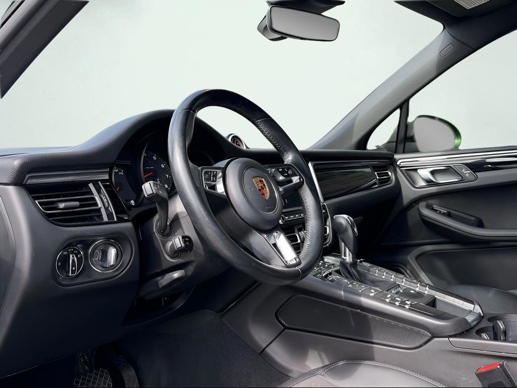 Used 2021 Porsche Macan image 2