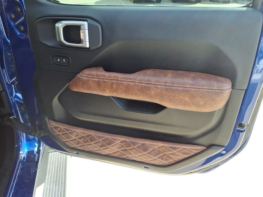 Used 2019 Jeep Wrangler Unlimited Sahara image 7