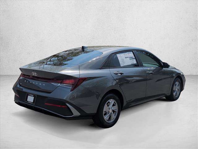 New 2026 Hyundai Elantra SE image 2
