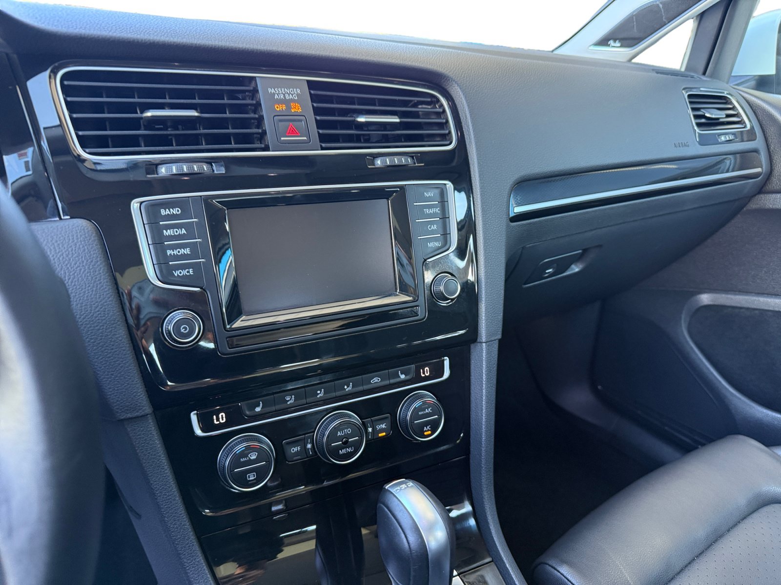 Used 2015 Volkswagen Golf TDI SEL w/ Lighting Package (SEL) FWD image 12
