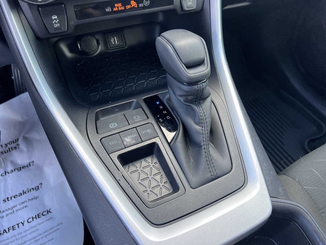 Used 2025 Toyota RAV4 XLE w/ Convenience Package FWD image 25