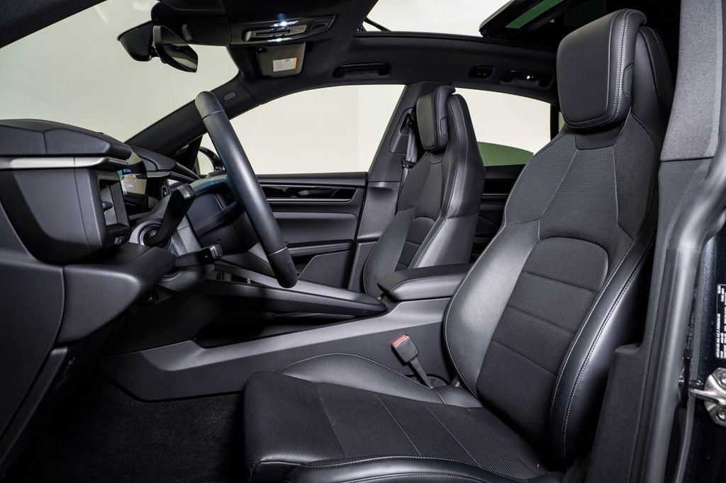 Certified 2025 Porsche Macan 4S Electric image 5