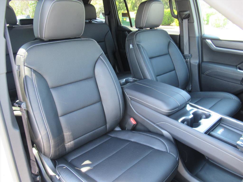 Used 2025 GMC Acadia Elevation image 9