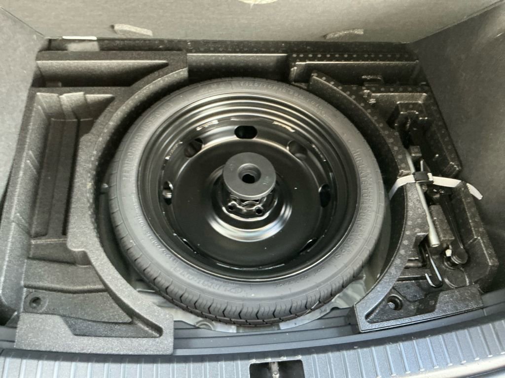 Used 2025 Volkswagen Taos SE w/ Panoramic Sunroof Package image 21