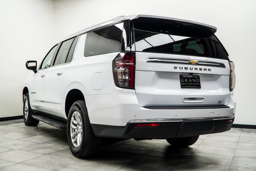 Used 2024 Chevrolet Suburban LT RWD image 11