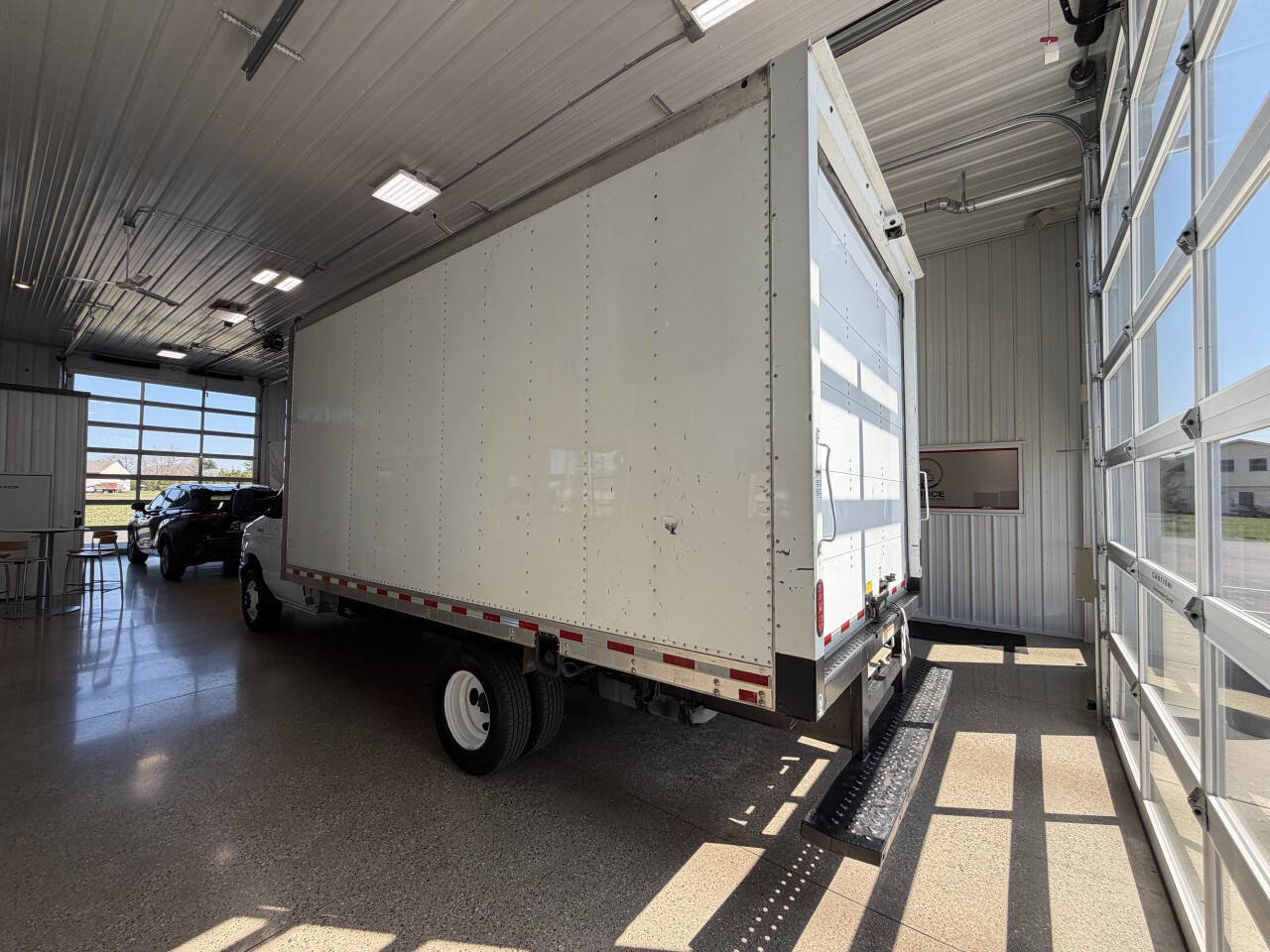 Used 2021 Ford E-450 and Econoline 450 Super Duty w/ Power Windows & Locks Group RWD image 3