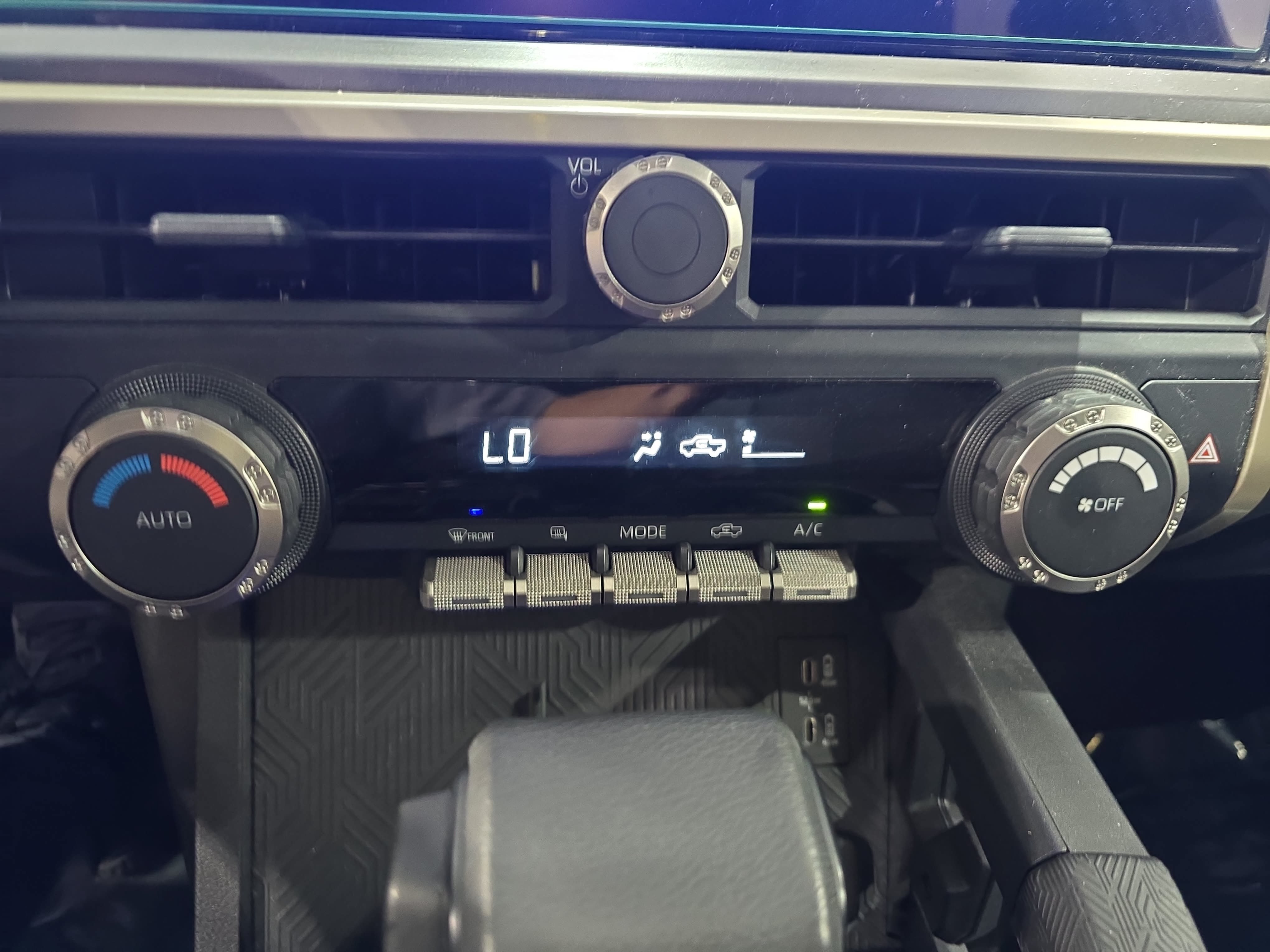 Used 2025 Toyota Tacoma TRD Sport AWD/4WD image 24