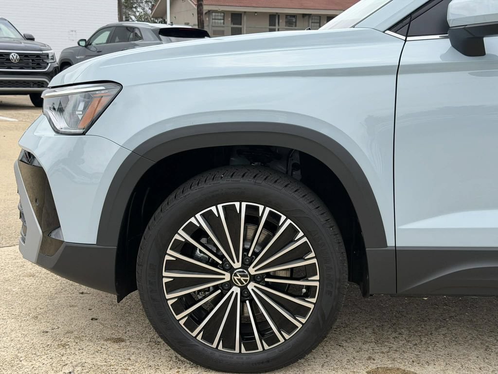 New 2026 Volkswagen Taos SE FWD image 6