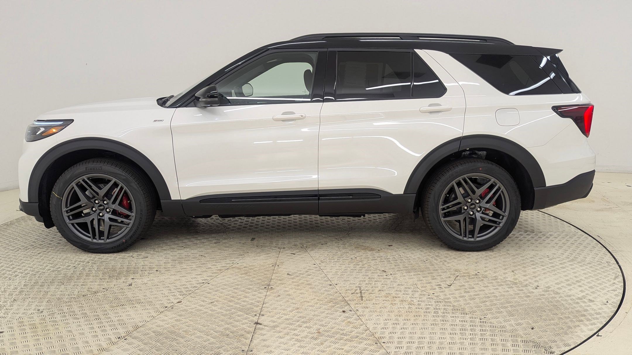 New 2026 Ford Explorer ST-Line w/ ST-Line Street Pack image 2