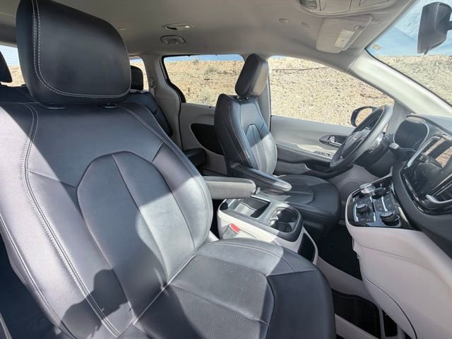 Used 2024 Chrysler Pacifica Touring-L image 36