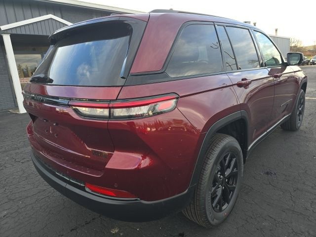 New 2025 Jeep Grand Cherokee Altitude image 7