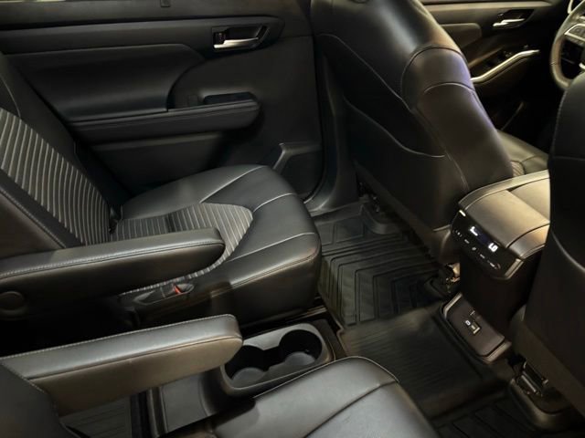 Certified 2023 Toyota Highlander XSE FWD image 19