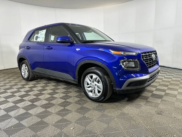 Used 2025 Hyundai Venue SE image 2