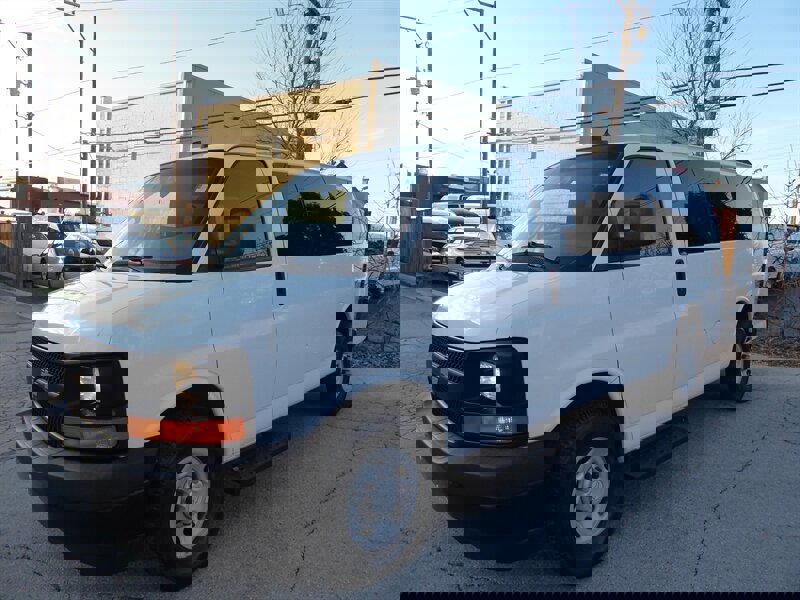 Used 2017 Chevrolet Express 2500 LS image 3