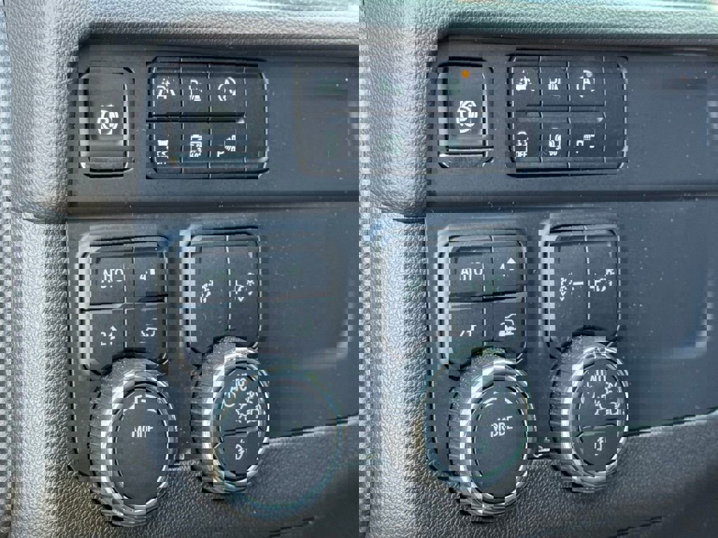 Used 2025 Chevrolet Suburban Premier image 23