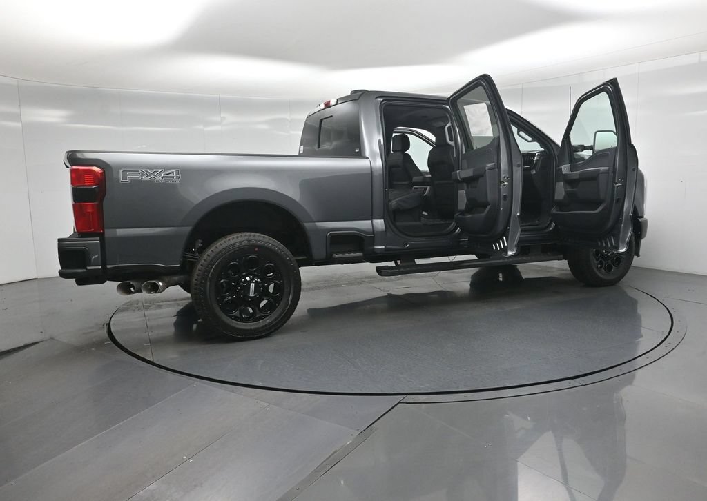 New 2026 Ford F250 Lariat w/ Black Appearance Package AWD/4WD image 4