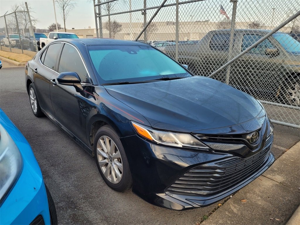 Used 2020 Toyota Camry LE image 10