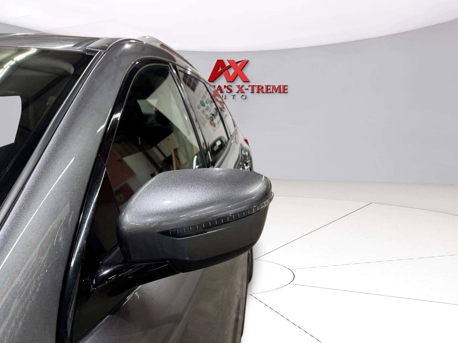 Used 2019 Nissan Pathfinder SV AWD/4WD image 19