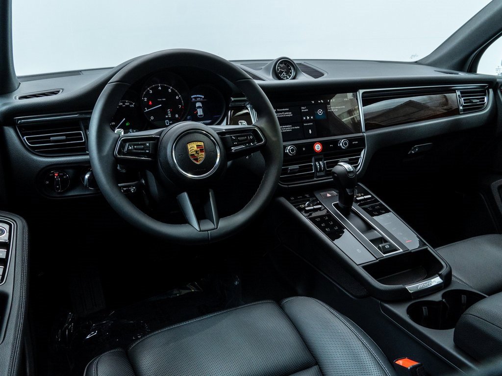 Used 2025 Porsche Macan image 14