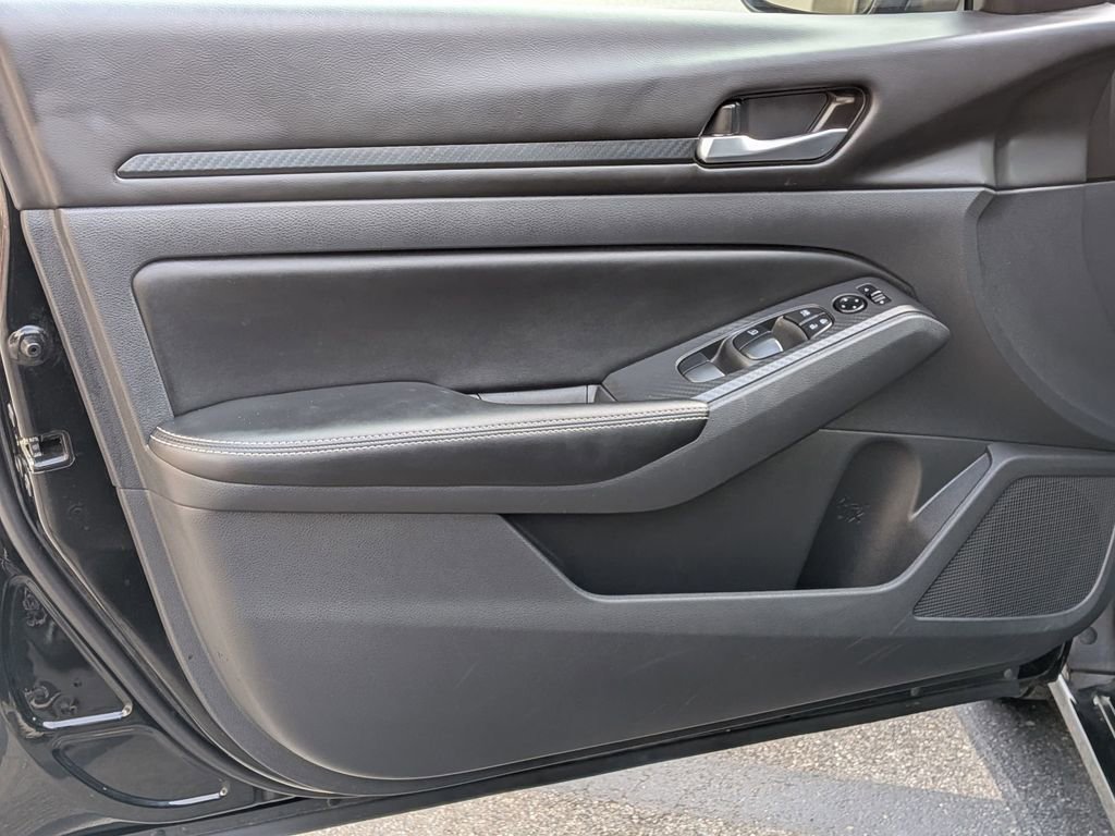 Used 2025 Nissan Altima 2.5 SV image 13